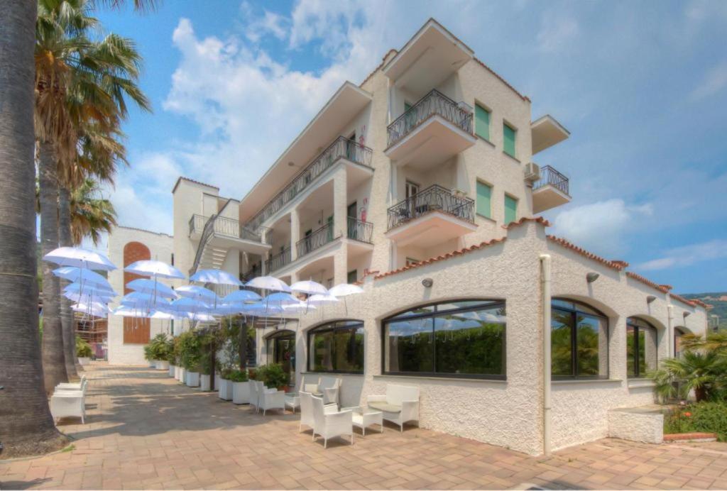 Blu Mare Apartments ปิเอตราลิกูเร ภายนอก รูปภาพ
